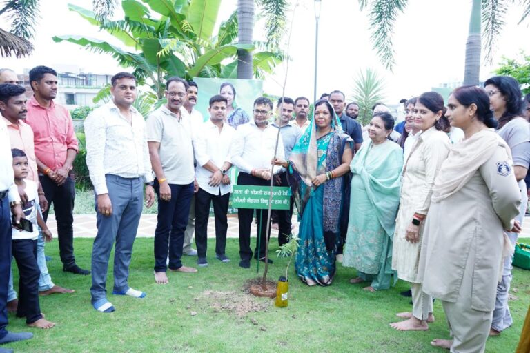 *कौशल्या देवी ने राम वर्ल्ड में ‘एक पेड़ माँ के नाम’ कार्यक्रम से पर्यावरण को दी मातृशक्ति की सीख* 
