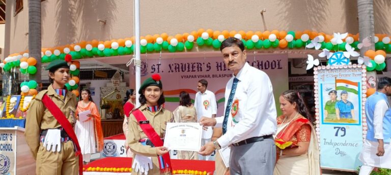 *सेंट जेवियर्स हाई स्कूल, व्यापार विहार, बिलासपुर में स्वतंत्रता दिवस समारोह मनाया गया*