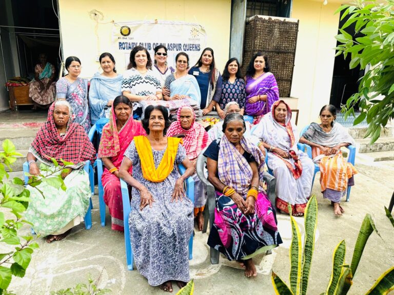 *रोटरी क्लब ऑफ़ बिलासपुर क्वींस ने वृद्धाश्रम में फैलाया सेवा और संस्कार का उजाला, अध्यक्ष सीमा ठाकुर की पहल सराही गई*