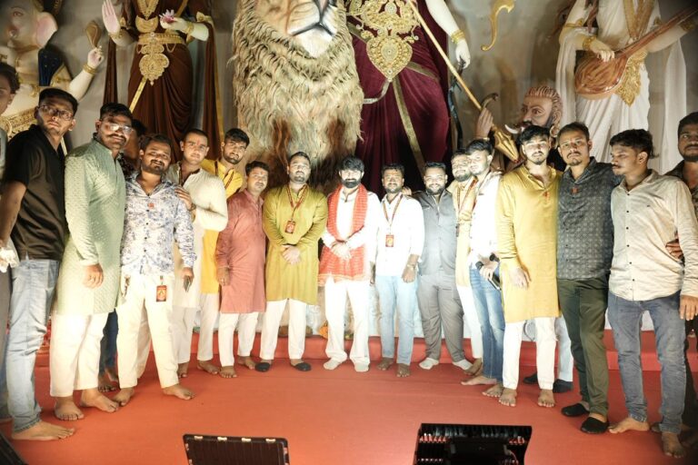 *आदर्श दुर्गोत्सव समिति के स्वर्ण जयंती महोत्सव के *दूसरे दिन अरपा आरती का भव्य आयोजन*