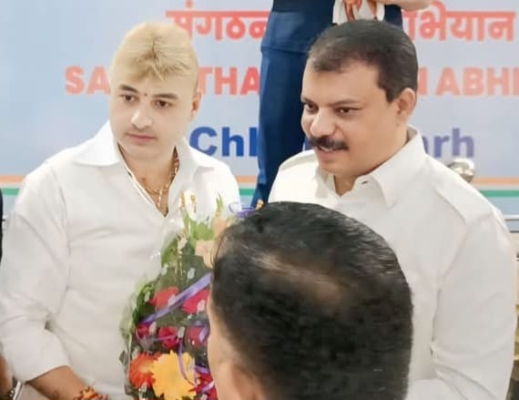 *कांग्रेस नेता त्रिलोक चंद्र श्रीवास ने जिला कांग्रेस कमेटी अध्यक्ष ग्रामीण हेतु पर्यवेक्षक सिंघार को सौपा बायोडाटा*,