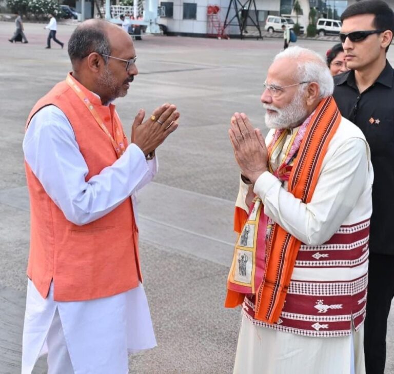 *प्रधानमंत्री नरेंद्र मोदी के छत्तीसगढ़ आगमन पर भाजपा प्रदेश मंत्री जितेन्द्र वर्मा ने किया अभूतपूर्व स्वागत*