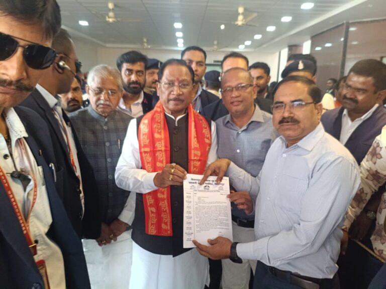 **पत्रकार कॉलोनी की मूलभूत समस्याओं पर मुख्यमंत्री से मिला प्रेस क्लब प्रतिनिधिमंडल  नाली–सीसी रोड निर्माण और भूमि आवंटन पर जल्द समाधान का मिला भरोसा**