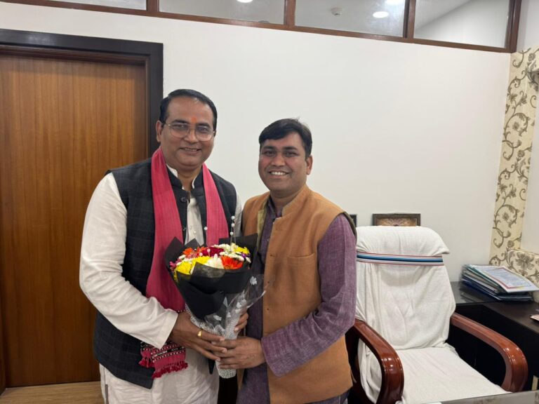 *निषाद समाज को अयोध्या दर्शन से जोड़ने की बड़ी पहल: प्रदेश प्रभारी संजय सिंह राजपूत ने नवीन मार्कण्डेय से की सौजन्य भेंट*