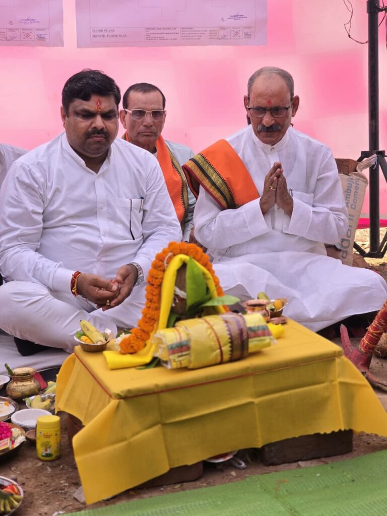 *कैबिनेट मंत्री गजेन्द्र यादव ने किया…सहकारी बैंक दुर्ग मुख्यालय नवीन भवन निर्माण कार्य प्रारम्भ पूजन*