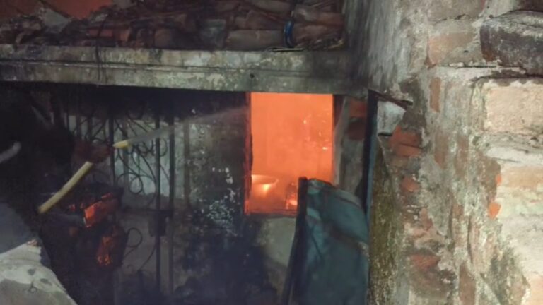 *BREKING*..बिलासपुर में दर्दनाक हादसा: फ्रिज में धमाके के बाद लगी भीषण आग, घर में अकेली महिला की जलकर मौत*