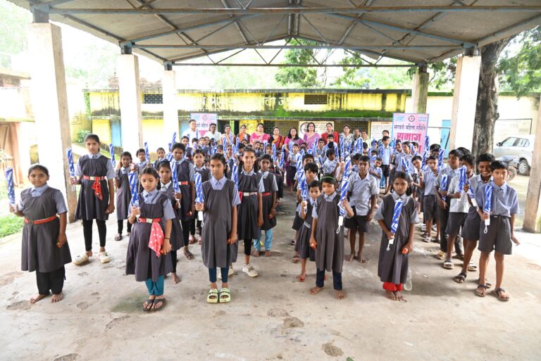 *एनटीपीसी सीपत संगवारी महिला समिति ने शासकीय प्राथमिक विद्यालयों के विद्यार्थियों को वितरित किए छाते*   