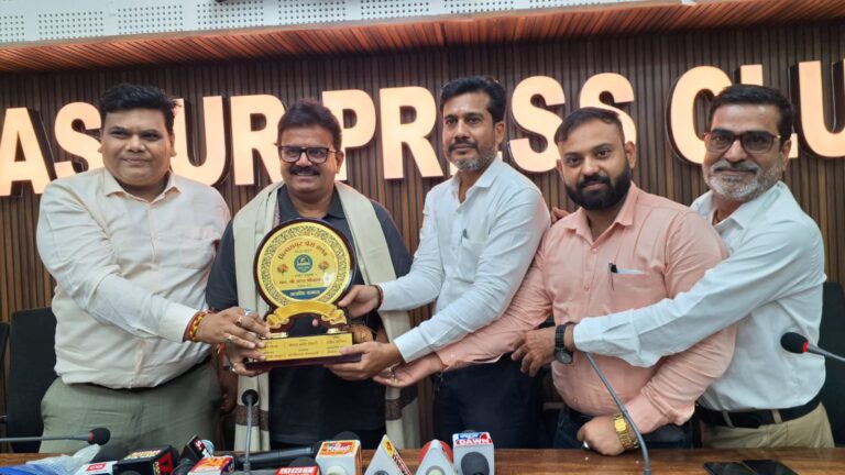 *राजनीति में 99 पर भी खेल बदल जाता है, कुछ भी फाइनल नहीं होता’ प्रेस क्लब के ‘हमर पहुना’ में कोटा विधायक अटल श्रीवास्तव ने खोले राजनीतिक सफर के पन्ने……शहर विकास के लिए फिर प्रेस क्लब को पहल करने की जरूरत–अटल श्रीवास्तव*….