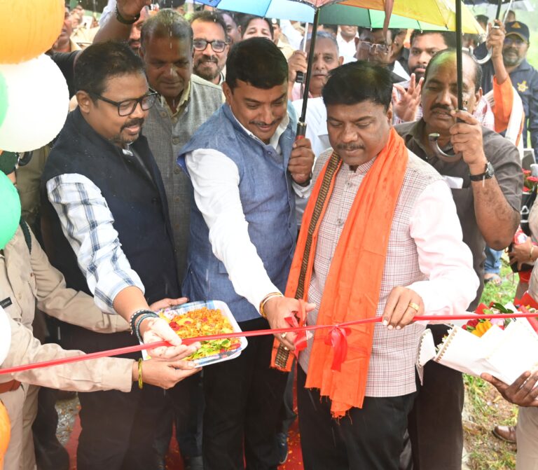 *वन मंत्री श्री केदार कश्यप ने किया बिलासा ताल में वुडन ब्रिज का लोकार्पण*