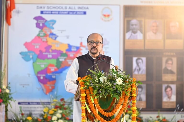 *शिक्षक समाज के निर्माण और विद्यार्थियों के व्यक्तित्व विकास में महत्वपूर्ण भूमिका निभाते हैं….. राज्यपाल श्री रमेन डेका*
