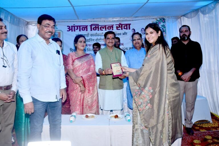 *केंद्रीय राज्य मंत्री श्री तोखन साहू की मौजूदगी में आंगन मिलन उत्सव, बच्चों के लिए हुआ न्योता भोज*
